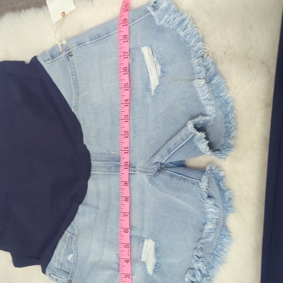 PINKBLUSH Light Wash Distressed Frayed Hem Denim Shorts ~ NWT - Picture 11 of 12